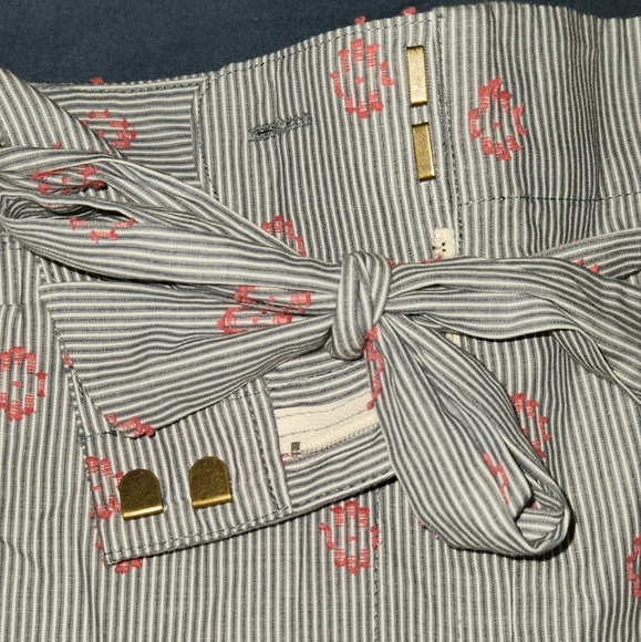 LOFT | NWT Tie Waist Embroidered Shorts Size 16 - Picture 3 of 5